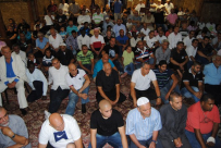 بالفيديو: المئات من أهالي مدينة يافا يؤدّون صلاة العيد في مسجد يافا الكبير "المحمودية"